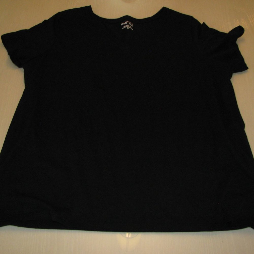 Three Women's Summer Tops 2 Tank Tops 1 T-Shirt Abstract Prints Black White - Picture 13 of 16